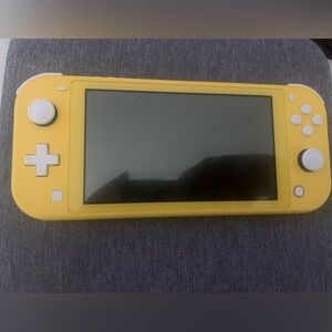 Nintendo switch lite yellow edition